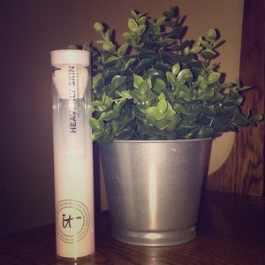 It Cosmetics Heavenly Skin Brush